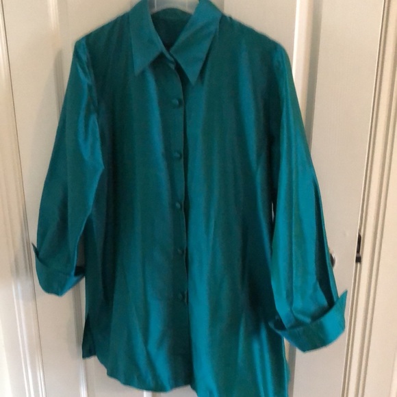 Perfect for holiday dressing…. Brand New… never worn LUNDSTROM silk shirt - Picture 2 of 5